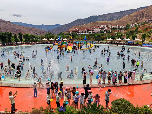 优配好油 四川人自己的泼水节来了！五一假期，到会理新安“浇”朋友