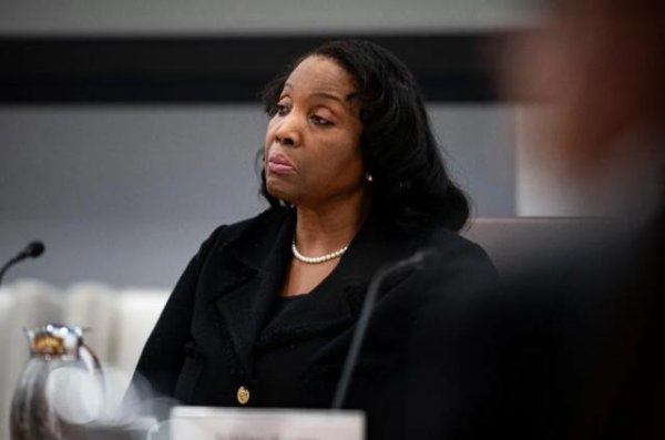 云沪深配资 硬刚特朗普！库克胜算如何